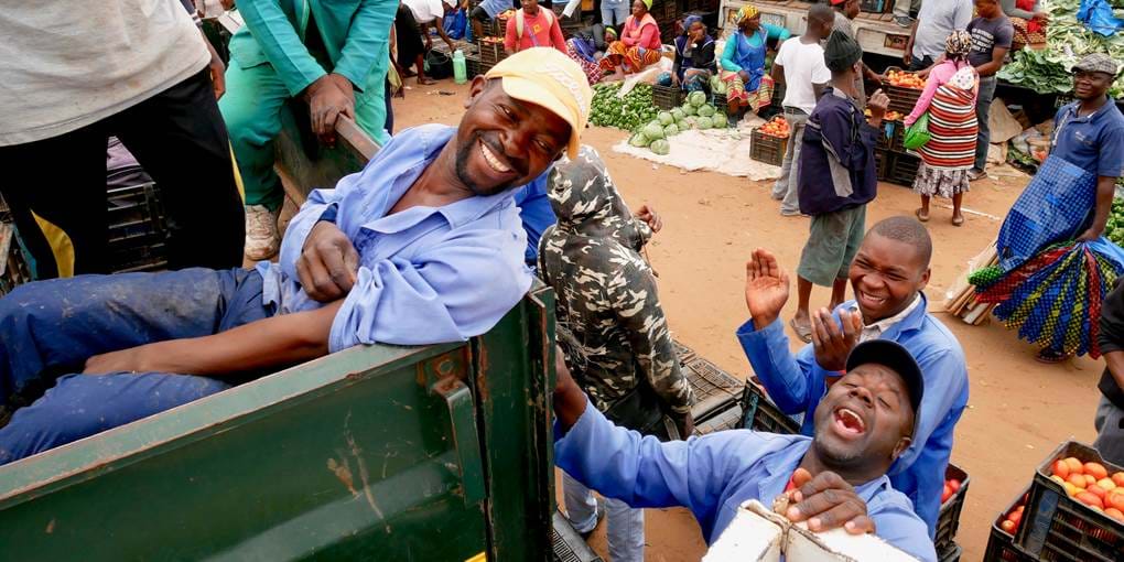 Mozambique, Maputo, Zimpeto Market, Fruit Sellers. Photo credit: Michel Morin Jack, WikimediaCommons